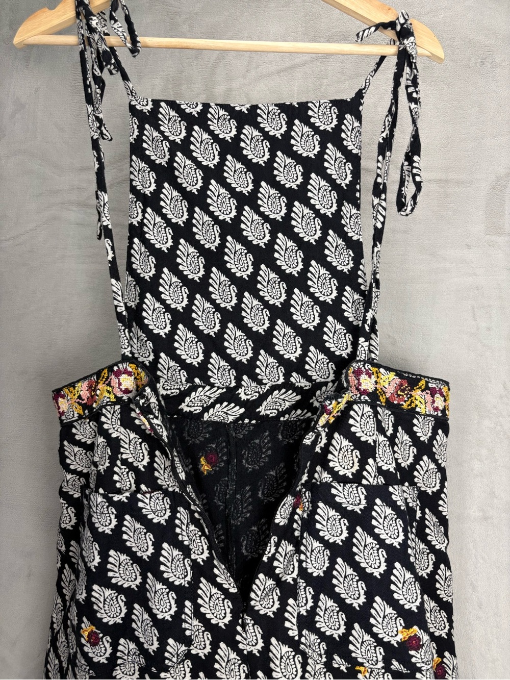 Anthropologie Black Patterned Wide-Leg Bib Jumpsuit with Floral Accents - Picture 8 of 12